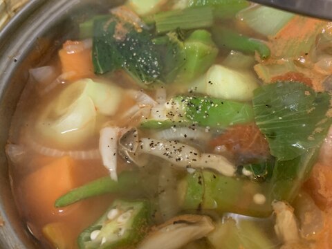 野菜たっぷり♪簡単生姜トマトコンソメスープ